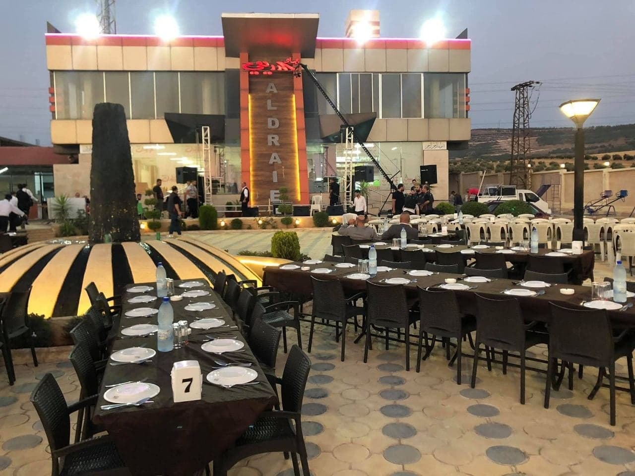 مطعم وتراسات الزاوات  1
