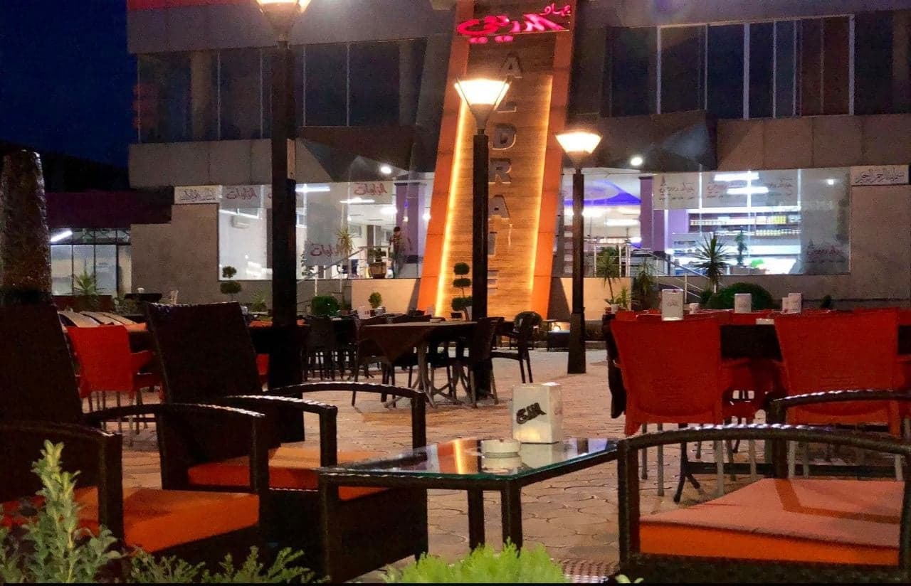 مطعم وتراسات الزاوات  2