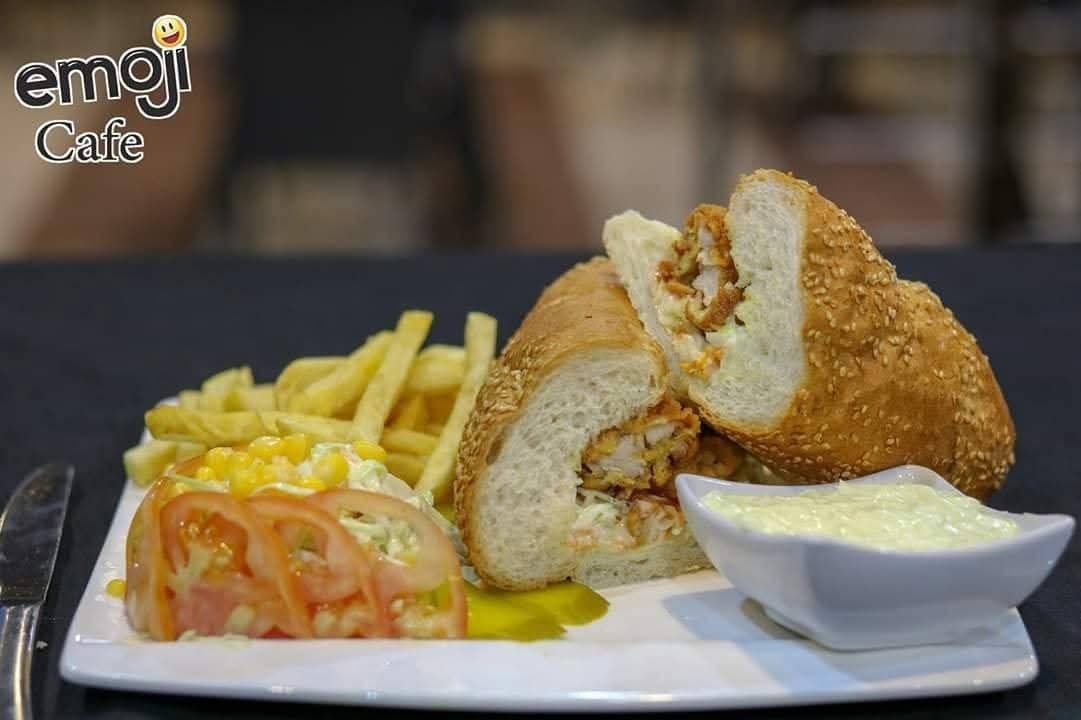 Emoji Cafe & Restaurant  3