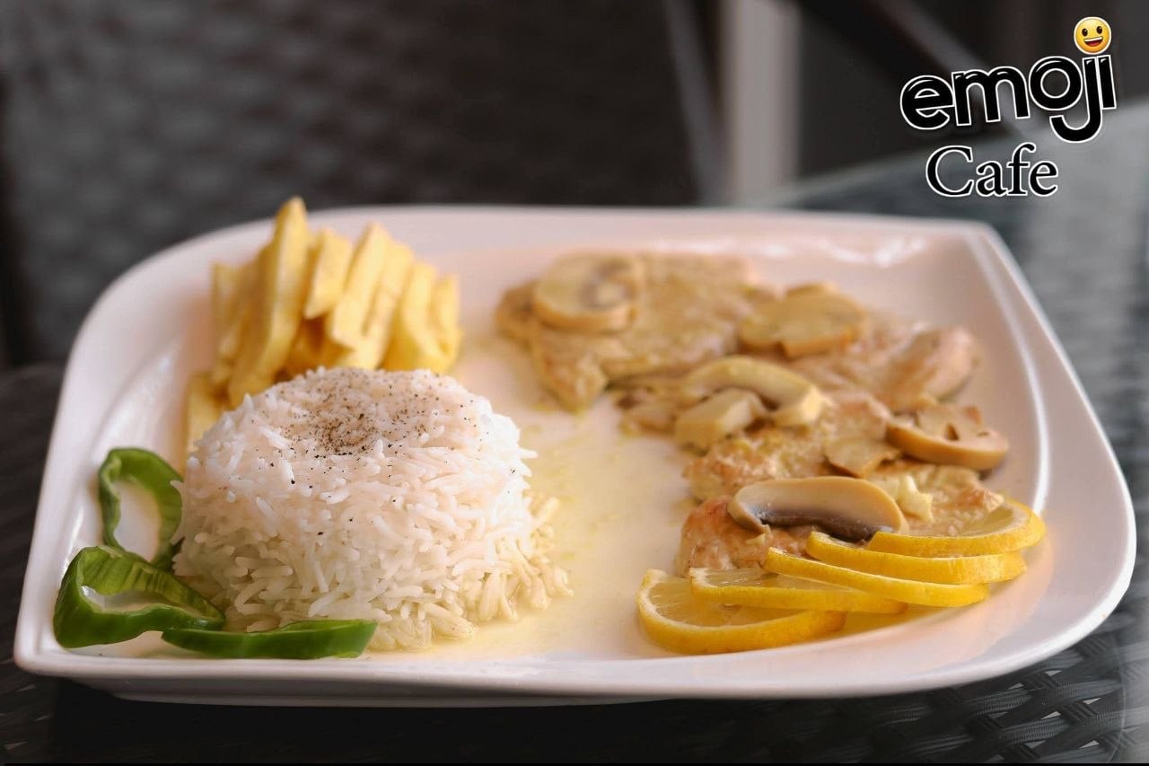 Emoji Cafe & Restaurant  4